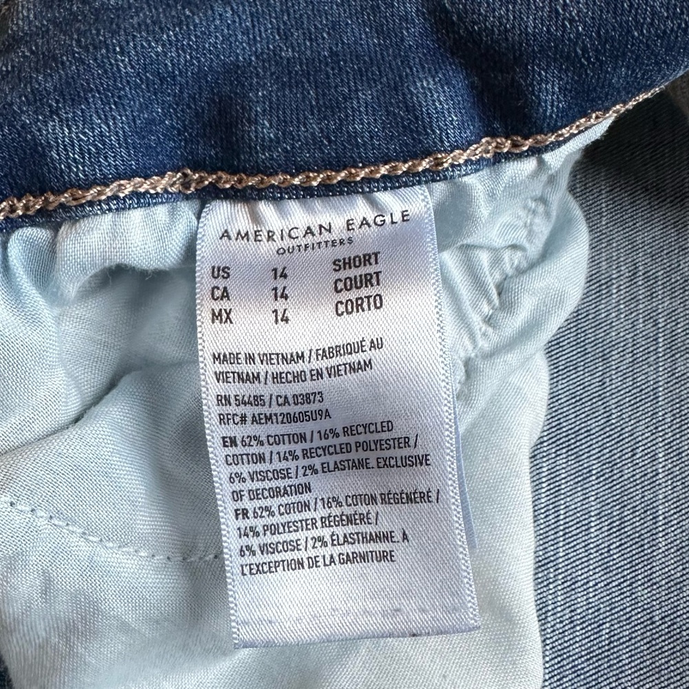 American Eagle Outfitters High Wasted Blue Flare Jeans - Size 14 short - Picture 6 of 7